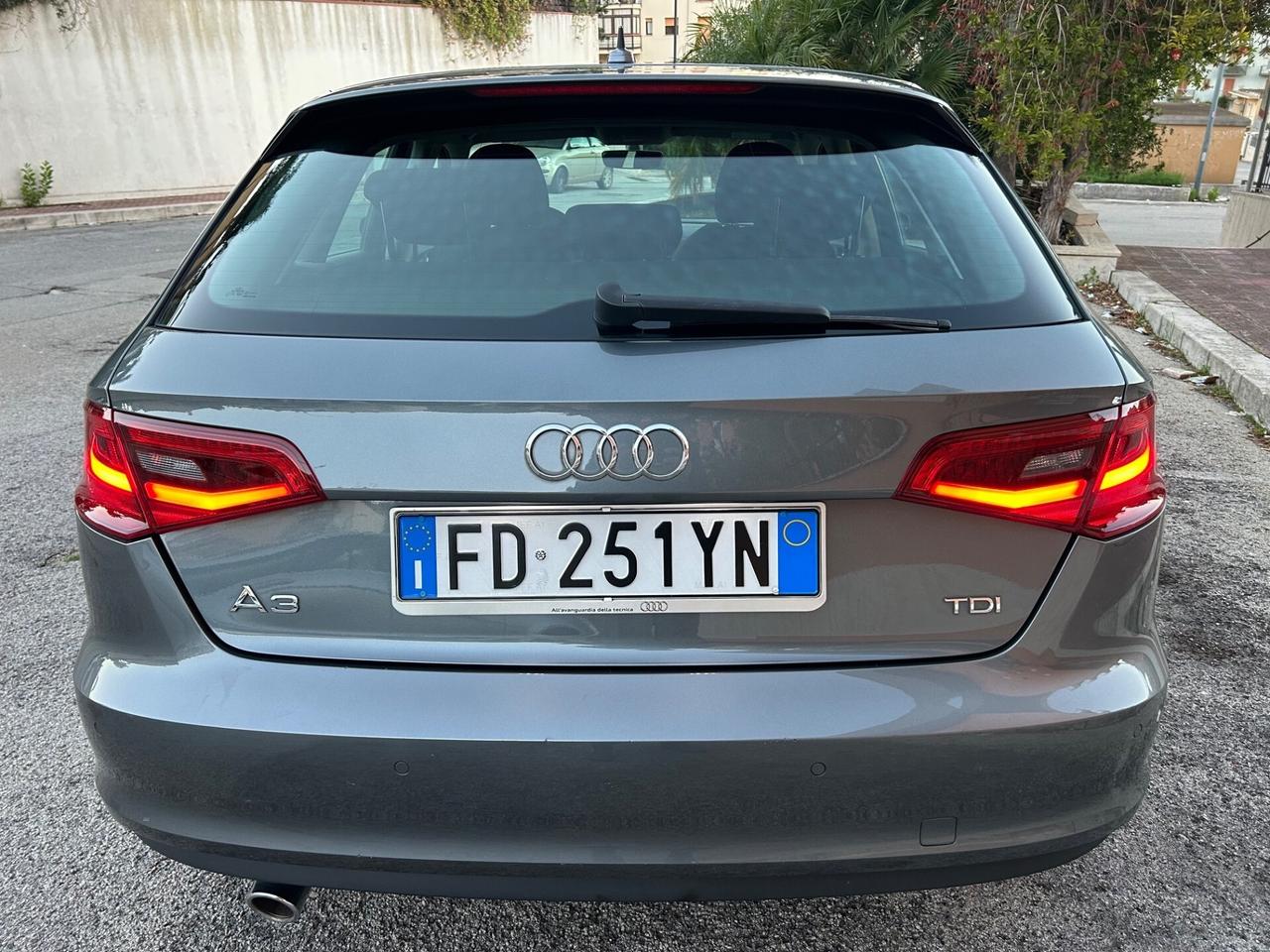 Audi A3 SPB 1.6 TDI Sport strafull!!!