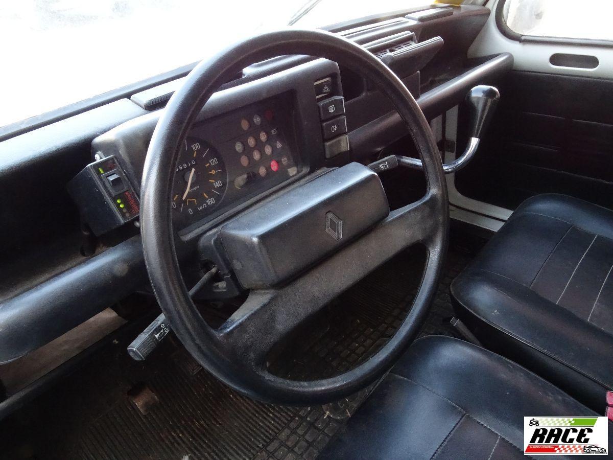 RENAULT - 4 - TL