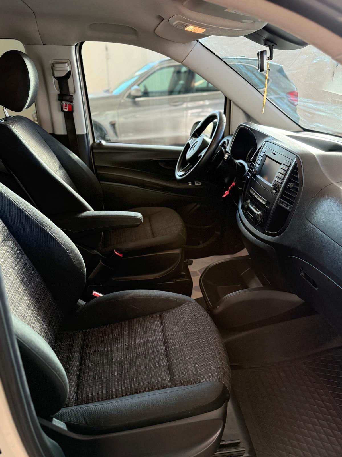 Mercedes Benz vito114CDI AUTOMATICO 5 POSTI AUTOCARRO lungo