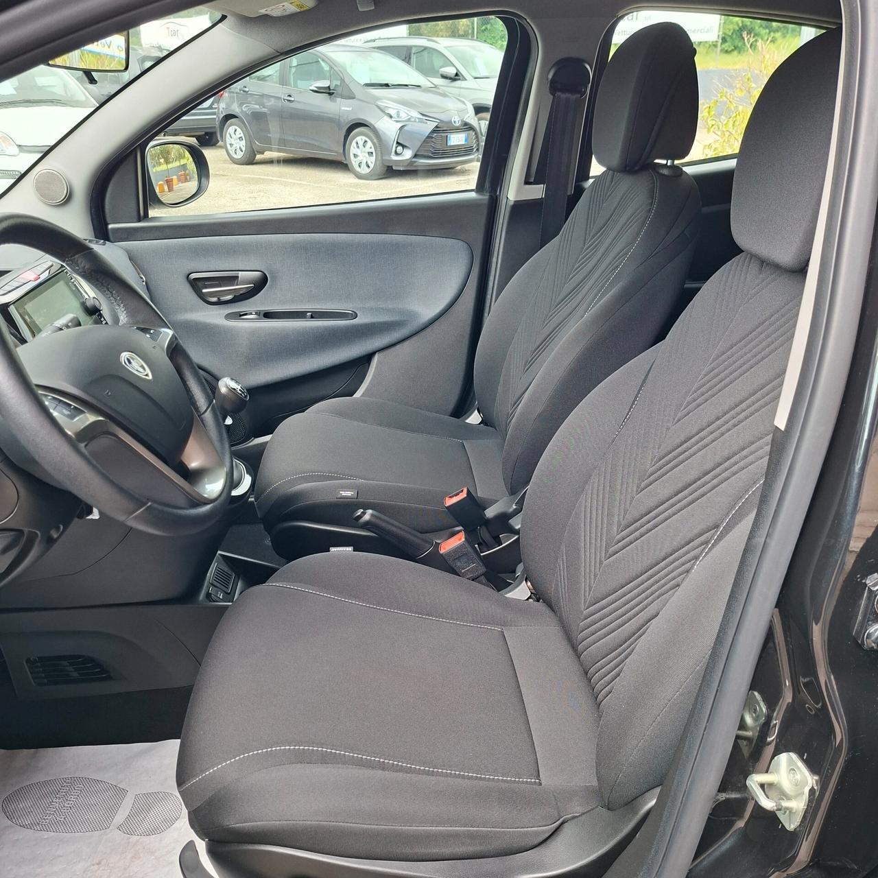 Lancia Ypsilon 1.0 Bz 70 Cv Hybrid Gold