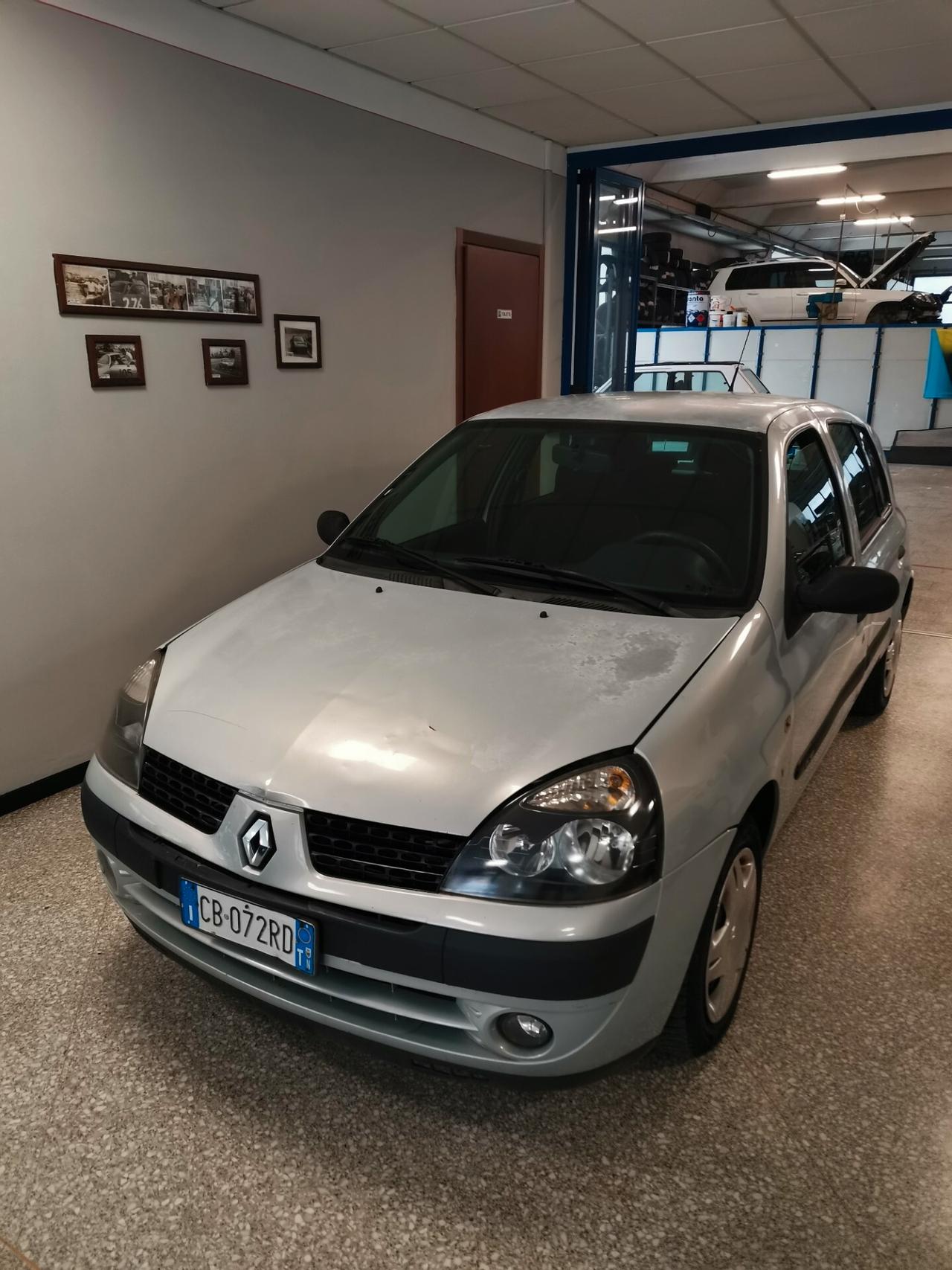 Renault Clio 1.2 16V cat 3 porte Privilège