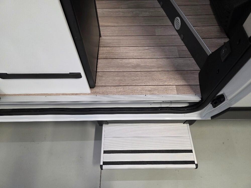 CAMPER MCLOUIS VAN 1 NEXT