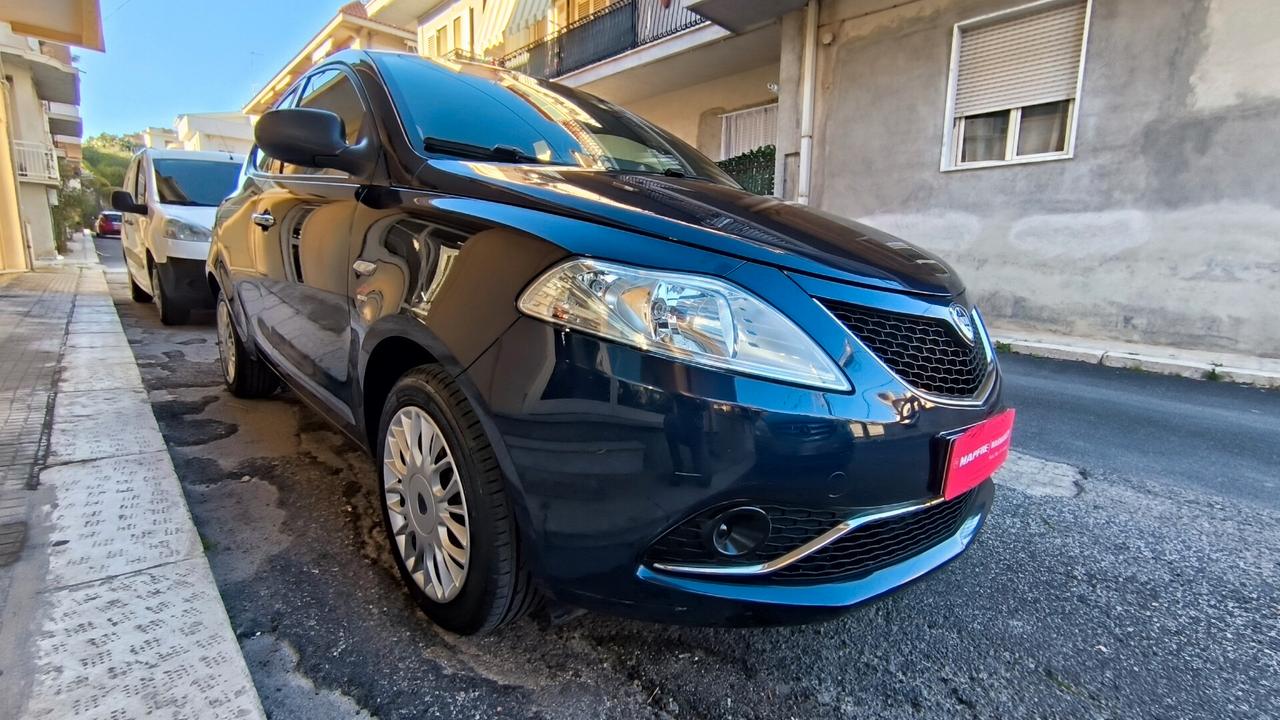 Lancia Ypsilon 1.2 69 CV 5 porte Silver