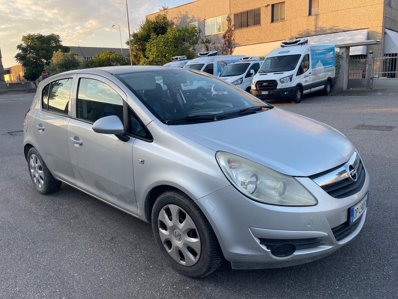 Opel Corsa 1.2 benzina euro4 per COMERCIANTI