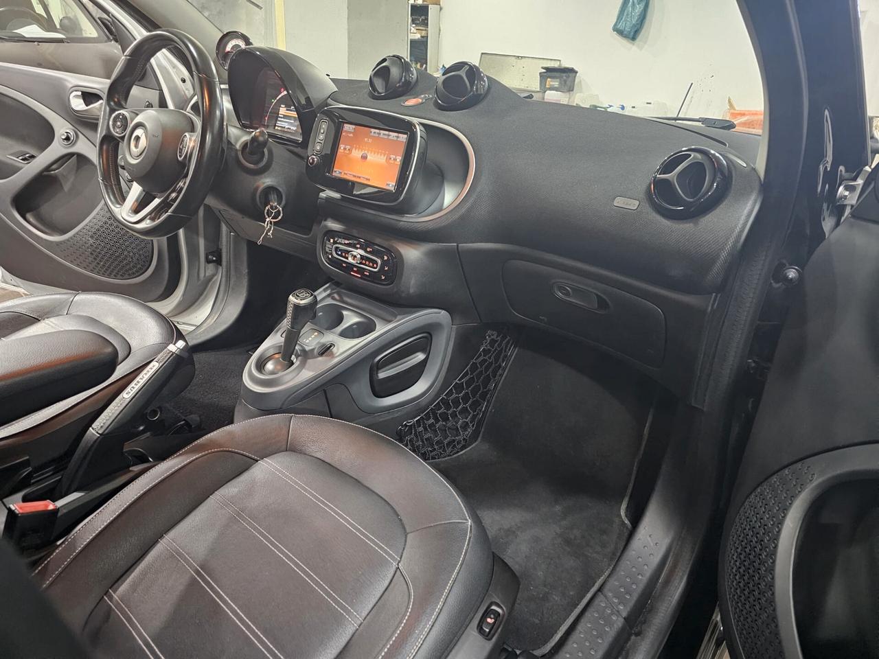 NUOVA SMART FORFOUR BRABUS STYLE EXCLUSIVE EDITION 0.9 BENZ 90CV TWINAMIC