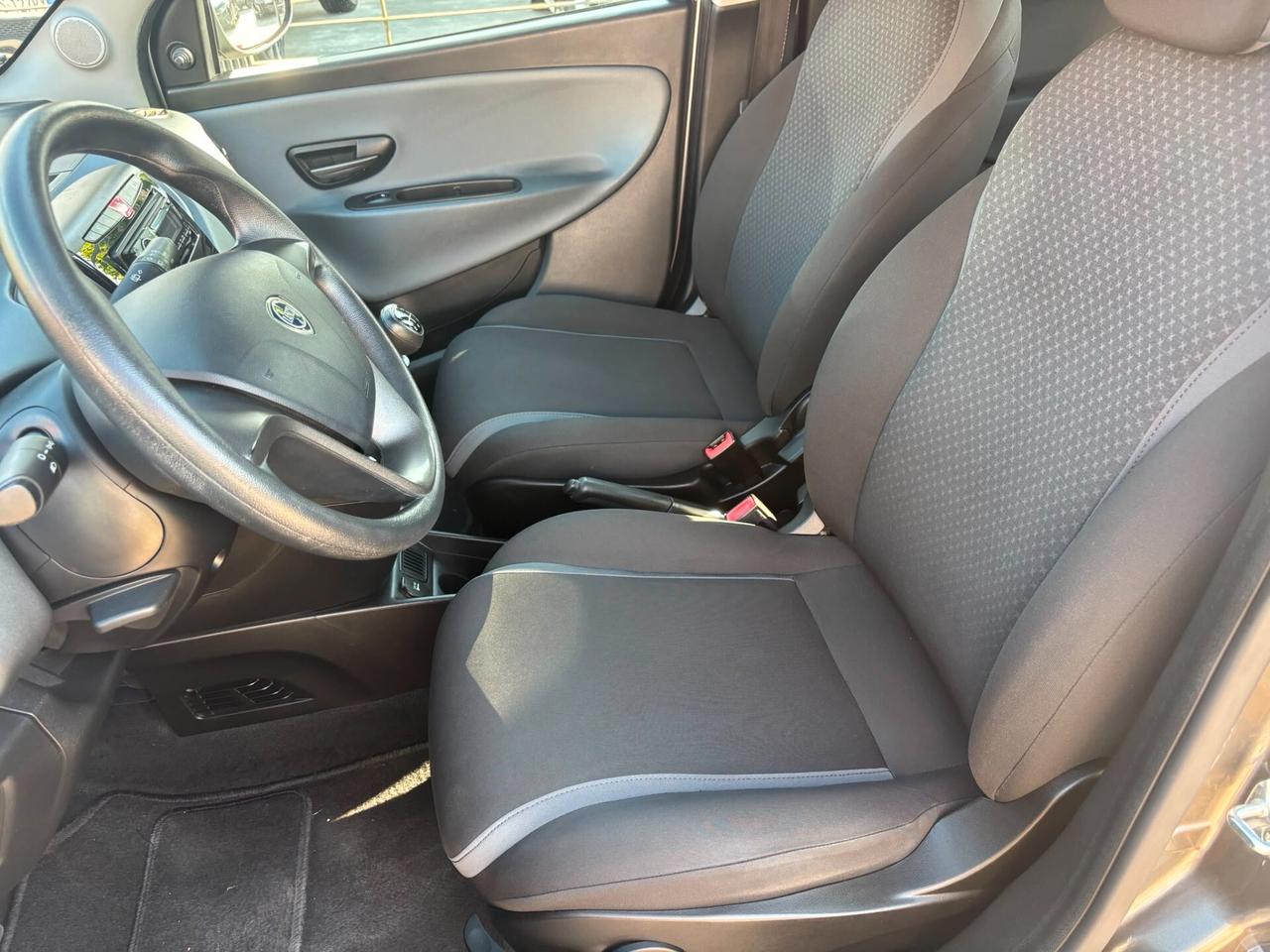 Lancia Ypsilon 1.2 69 CV 5 porte Silver