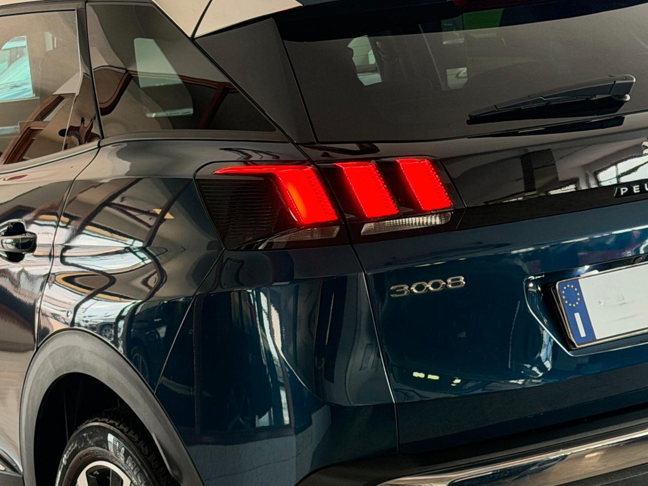 Peugeot 3008 1.5 BLUEHDI 130 cv. ALLURE (Nav)