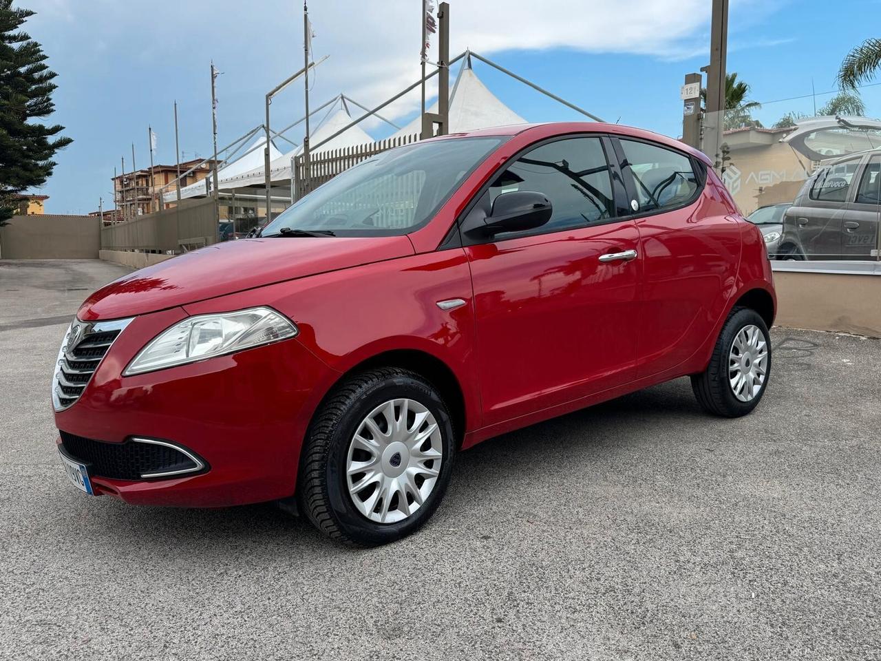 Lancia Ypsilon 0.9 TwinAir 85 CV 5 porte Metano Ecochic Silver