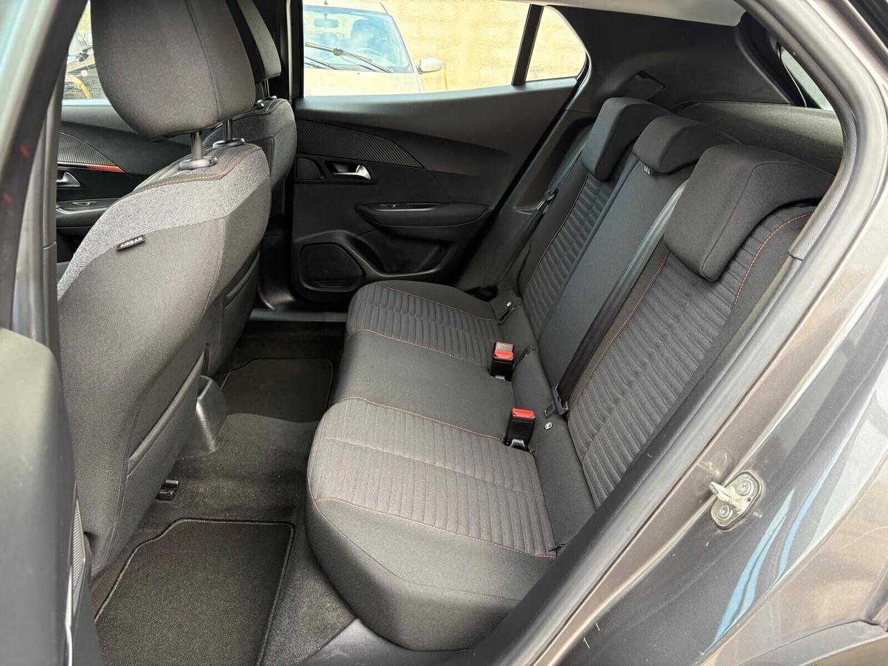 Peugeot 2008 BlueHDi 100 S&S Allure Navi Pack