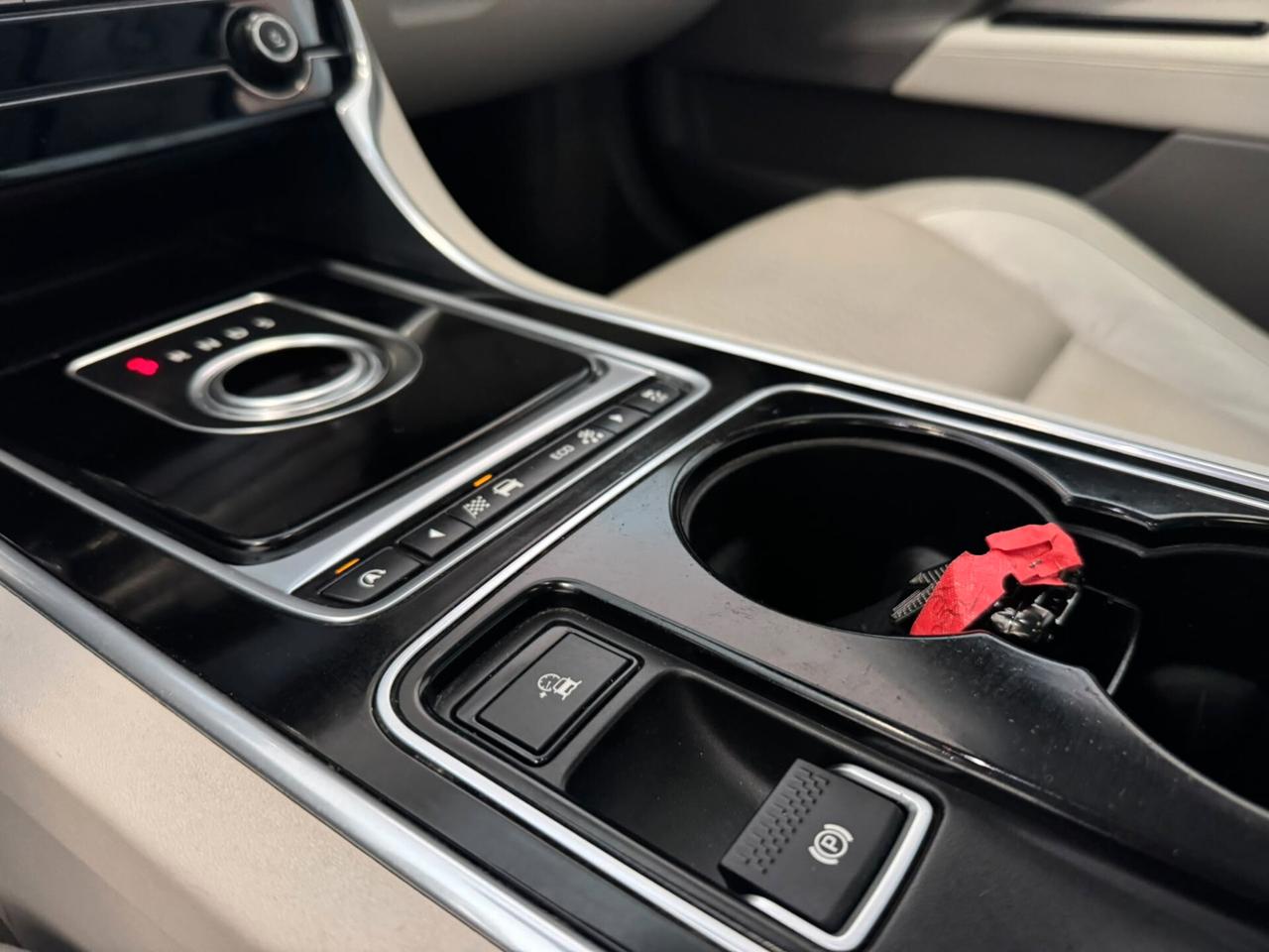 Jaguar XE 2.0 D Turbo aut. Portfolio