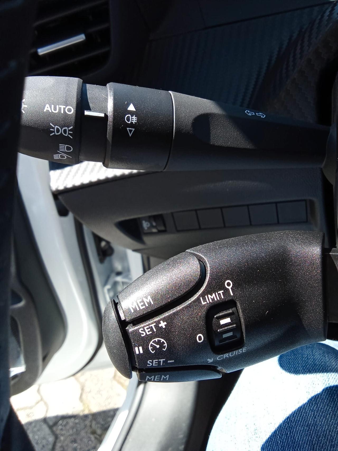 Peugeot 208 PureTech 100 Stop&Start 5 porte Allure