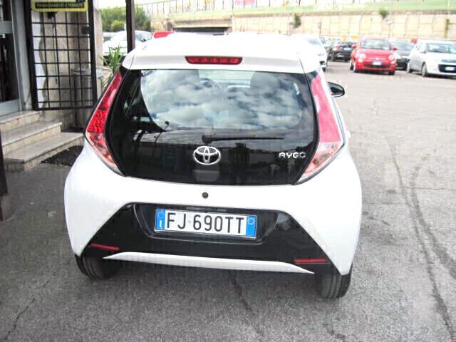 Toyota Aygo 1.0 VVT-i 69 CV 5 porte x-cool TSS FINANZIABILE NEOPATENTATI