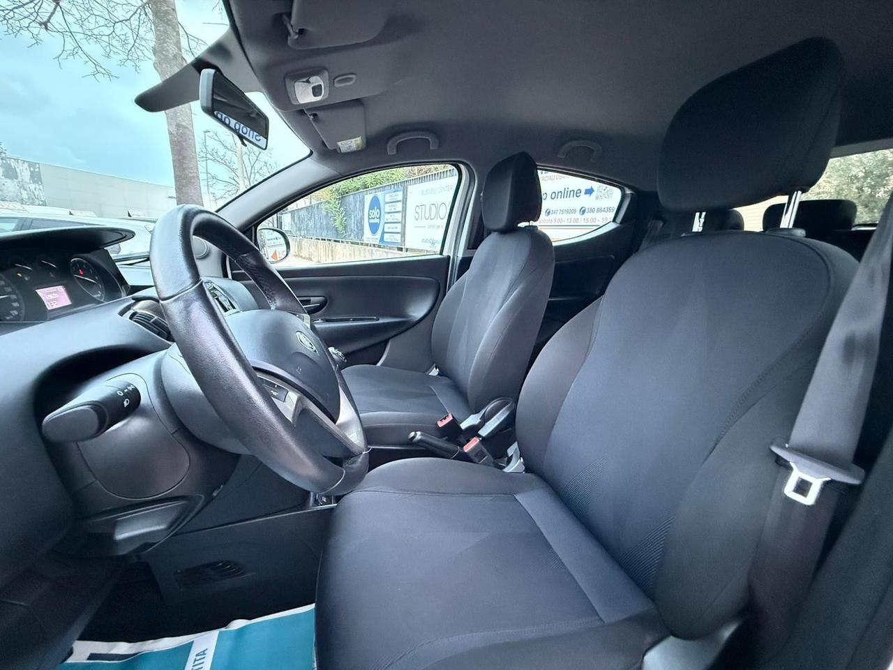 Lancia Ypsilon KM. 12.000! 1.2 BENZ. GOLD