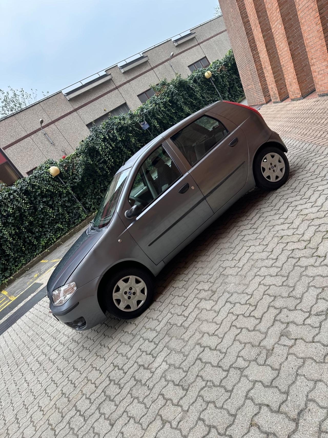Fiat Punto 1.2i cat 5 porte EL