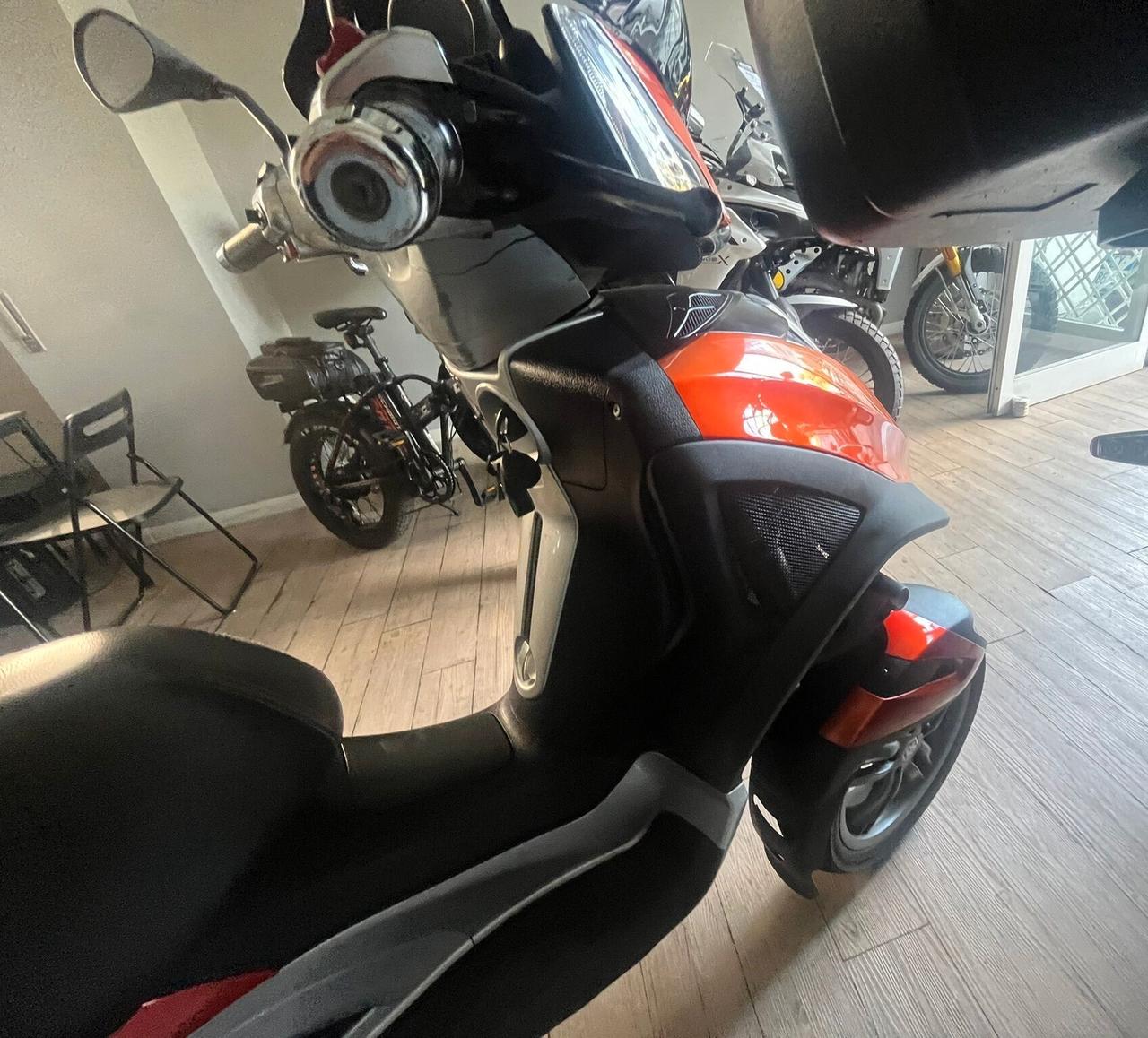 PIAGGIO MP3 300