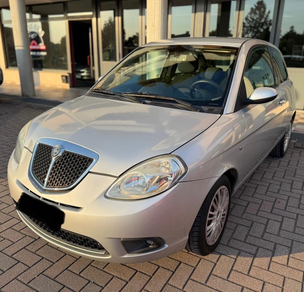 Lancia Ypsilon 1.4 Oro