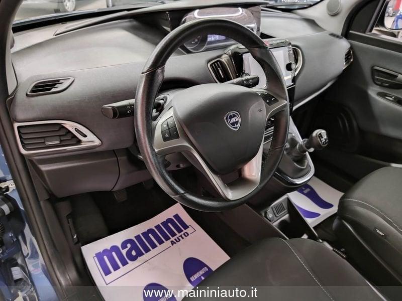 Lancia Ypsilon 1.0 70cv Hybrid 5p Gold + Car Play
