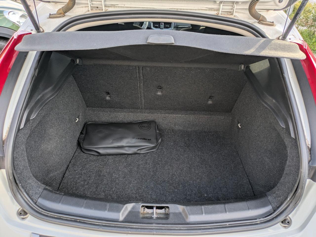 VOLVO V40 CROSS COUNTRY D2 MOMENTUM