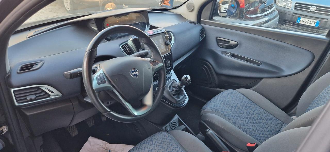 Lancia Ypsilon 1.0 FireFly 5 porte S&S Hybrid Gold