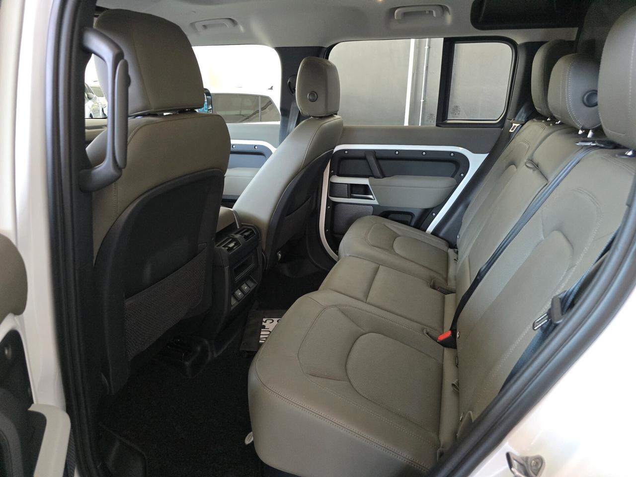 Land Rover Defender 110 3.0D I6 200 CV AWD Auto SE
