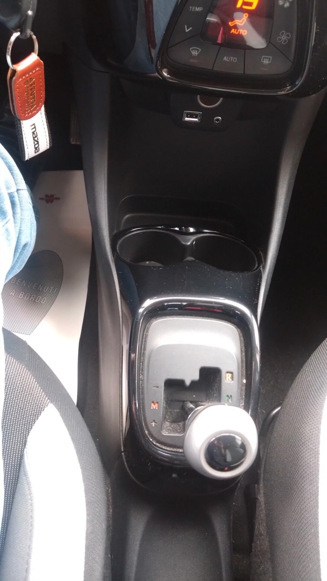 Toyota Aygo 1.0 VVT-i 69 CV 5 porte x-play MMT