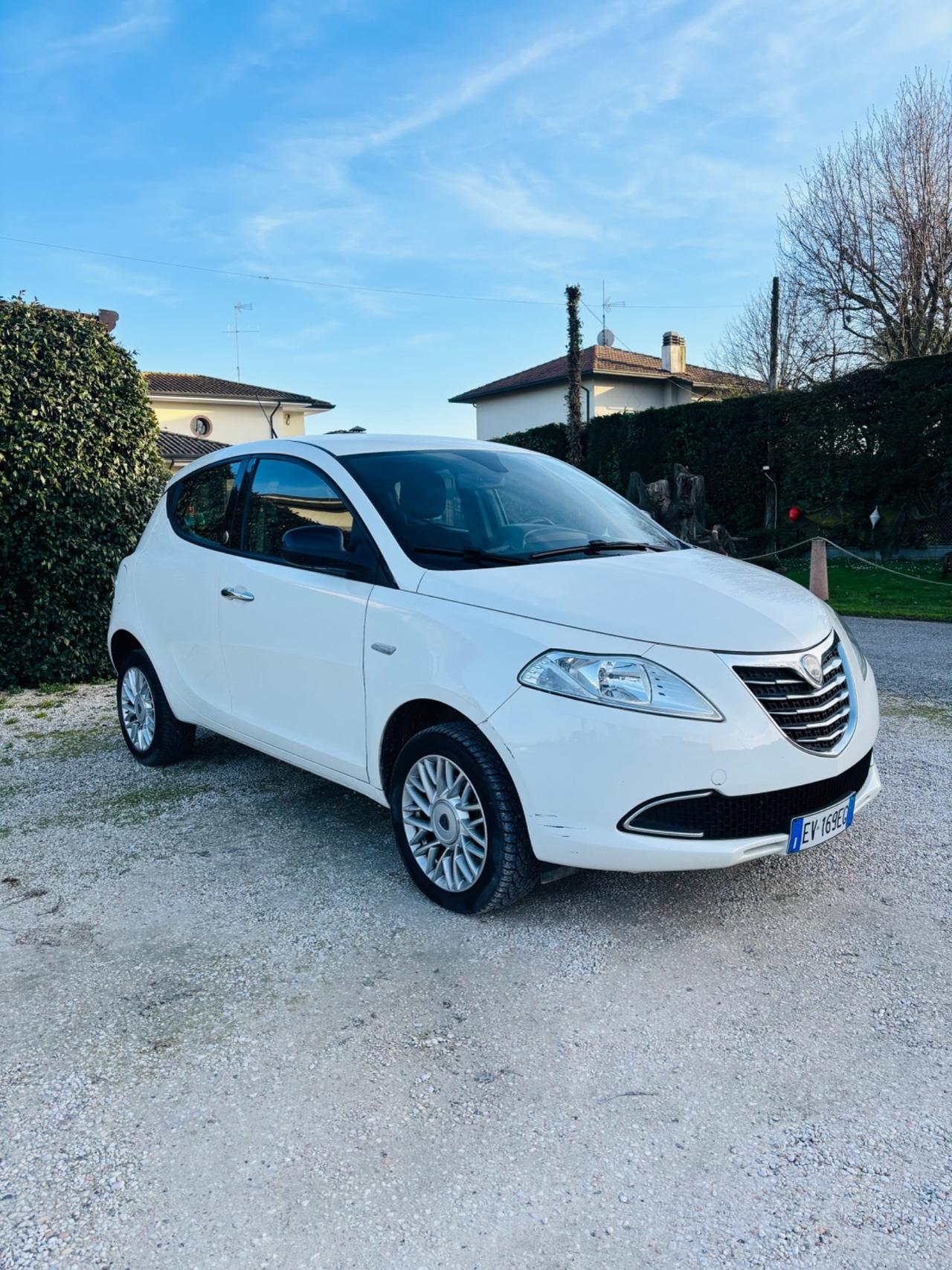 Lancia Ypsilon 0.9 TwinAir 85 CV 5 porte Metano Ecochic Gold