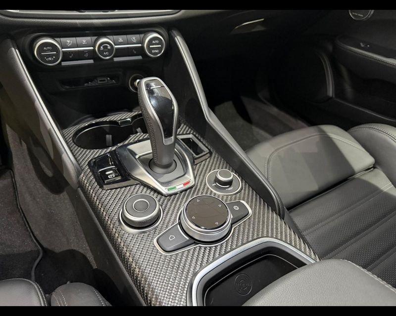 Alfa Romeo Giulia 2.9 V6 Quadrifoglio 520cv auto