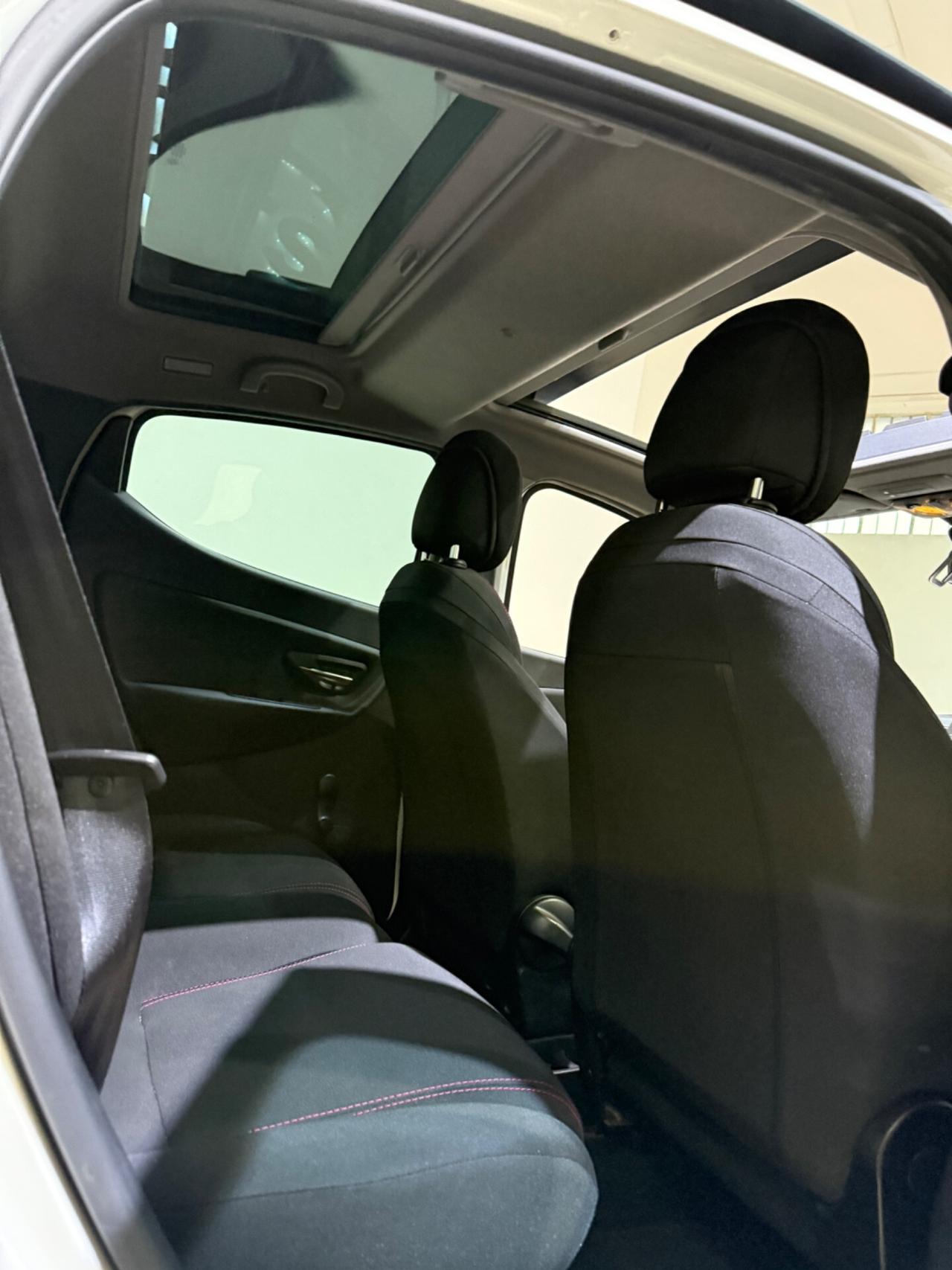 Lancia Ypsilon 1.2 69 CV 5 porte Elefantino rosa london paris