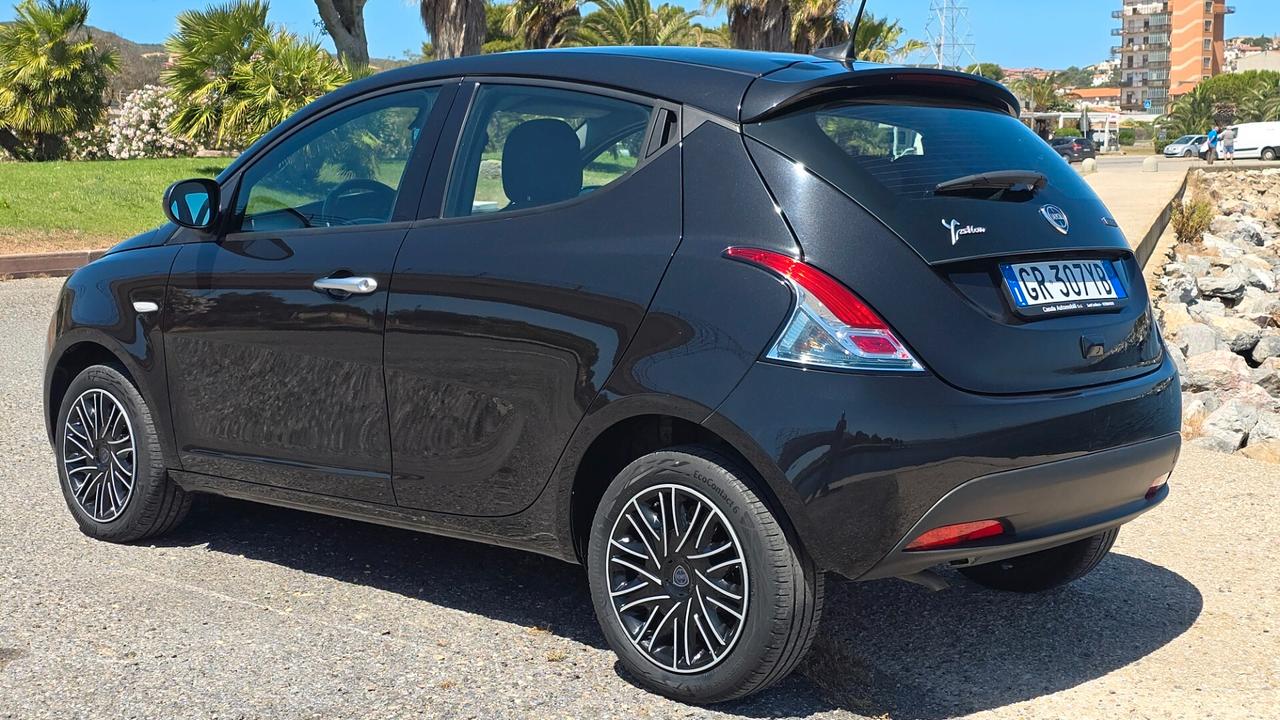 Lancia Ypsilon 1.0 FireFly 5 porte S&S Hybrid Gold