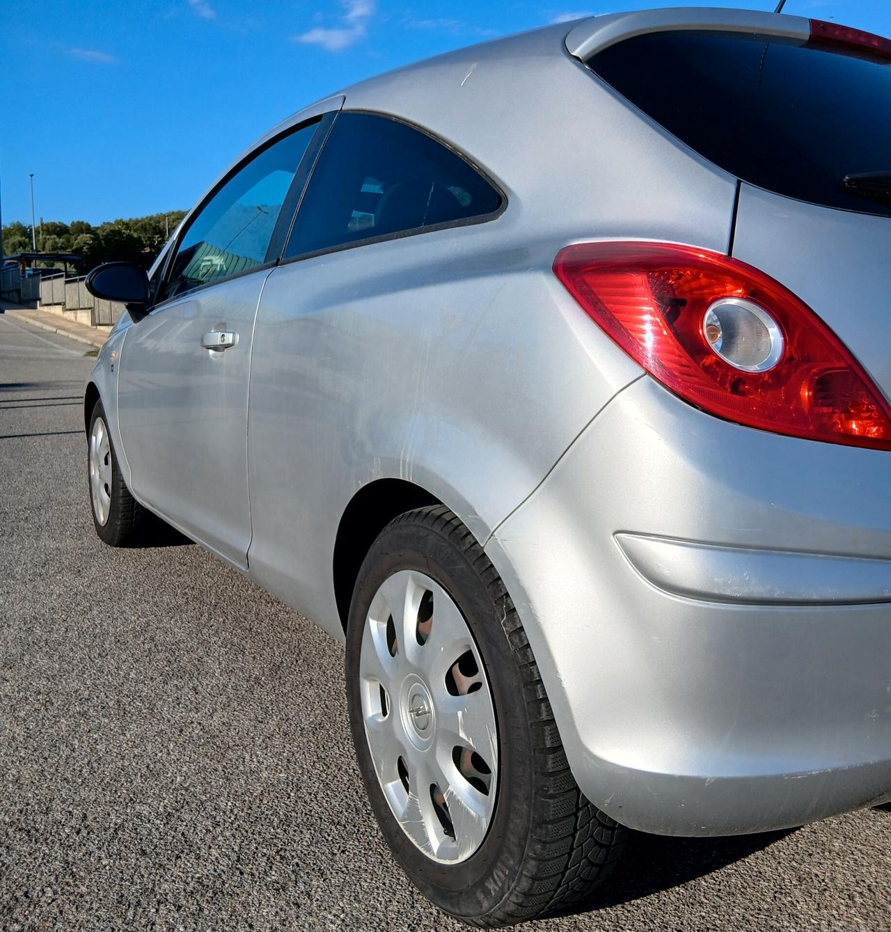 Opel Corsa 1.2 benzina 85 cv