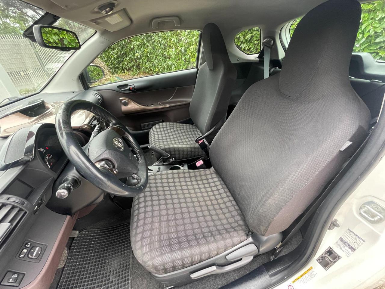Toyota iQ 1.0 Active (sol) cvt E5