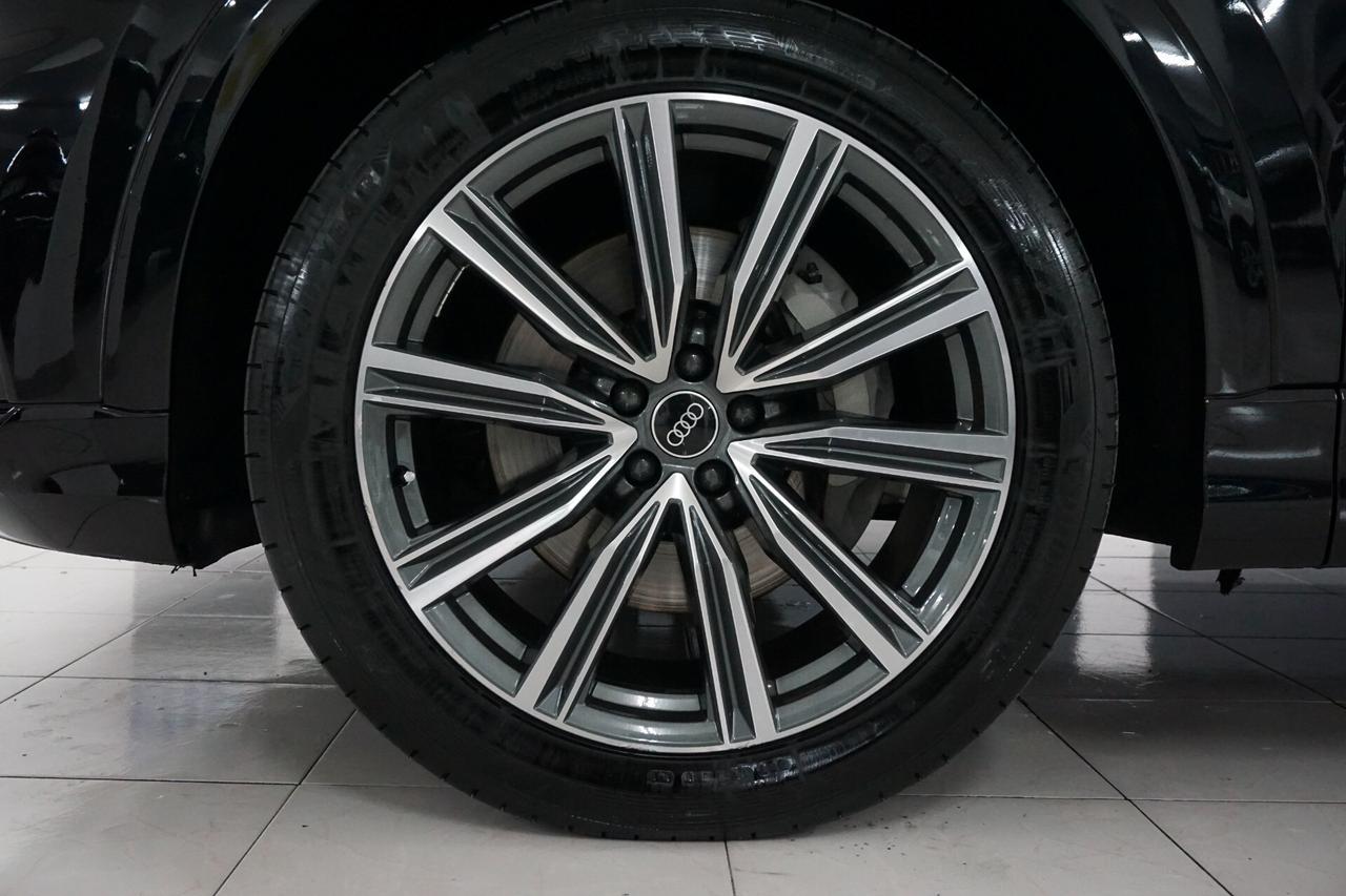 Audi Q8 45 TDI quattro tiptronic S Line Identity Black