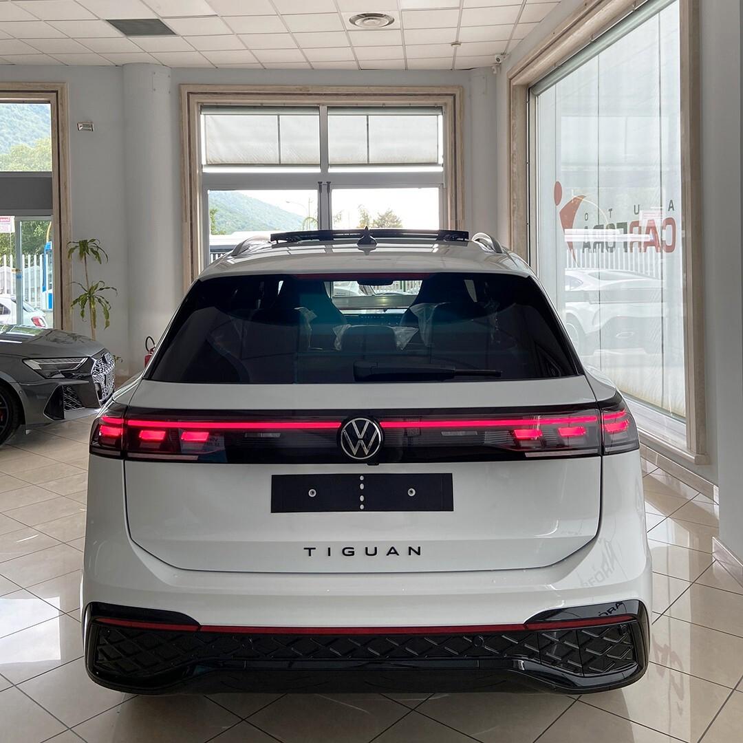 Volkswagen Tiguan 2.0 150cv DSG R-Line black pack |tetto+matrix+r19"|