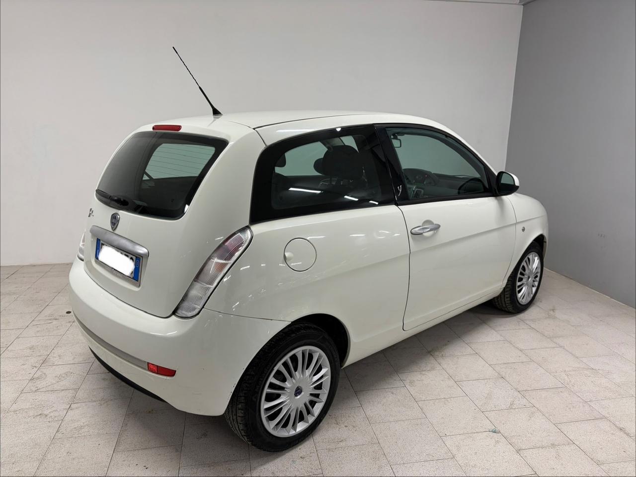 Lancia Ypsilon 1.2 69 CV New Oro Perfetta !