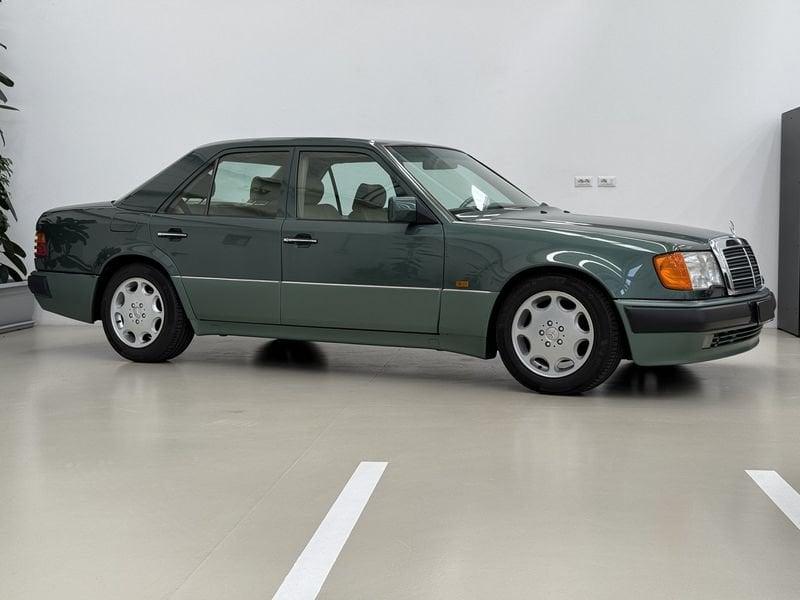 Mercedes-Benz W124 – 500E VERDE MALACHITE METALLICO