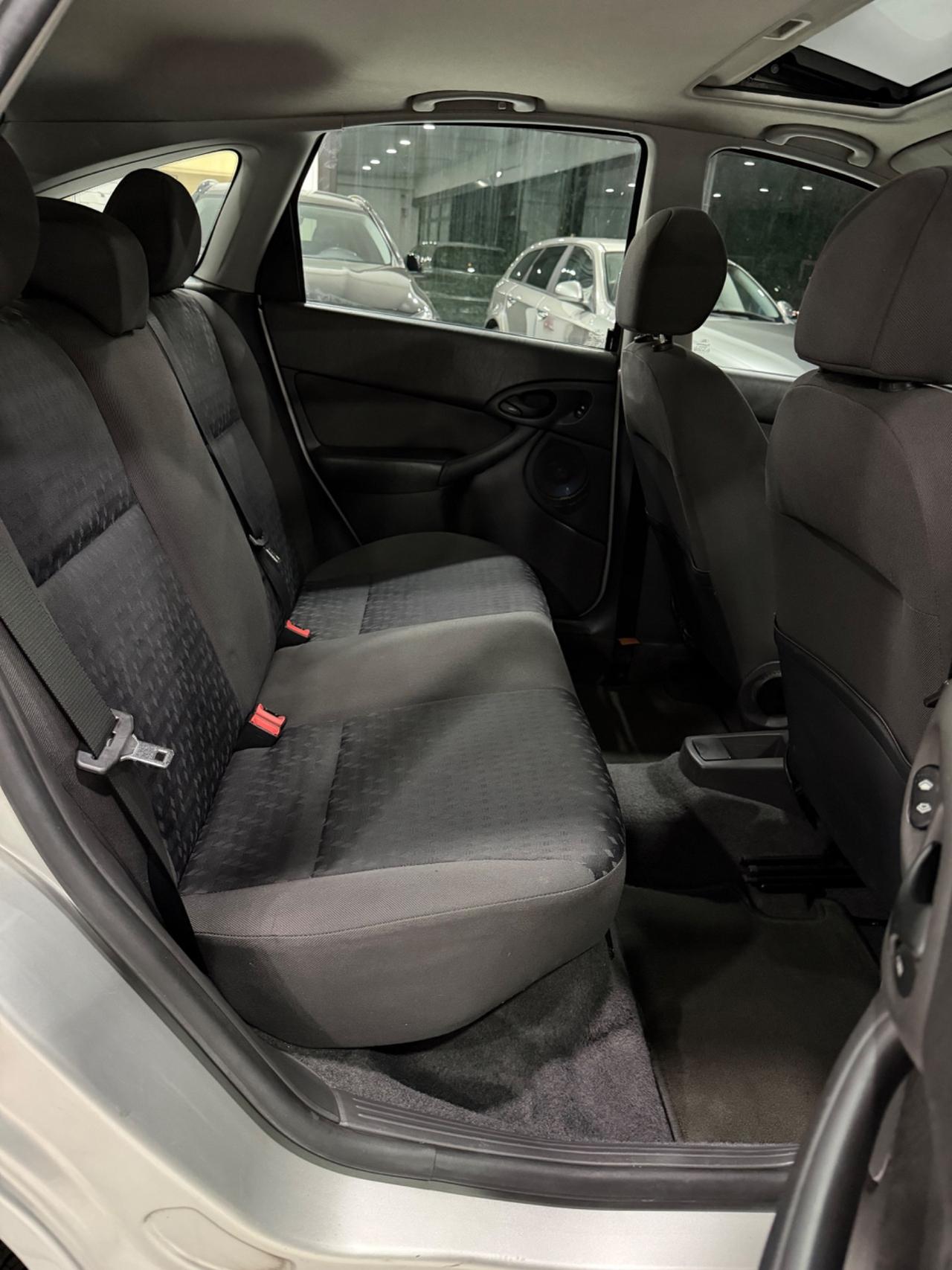 Ford Focus 1.6i 16V cat 5p. Zetec