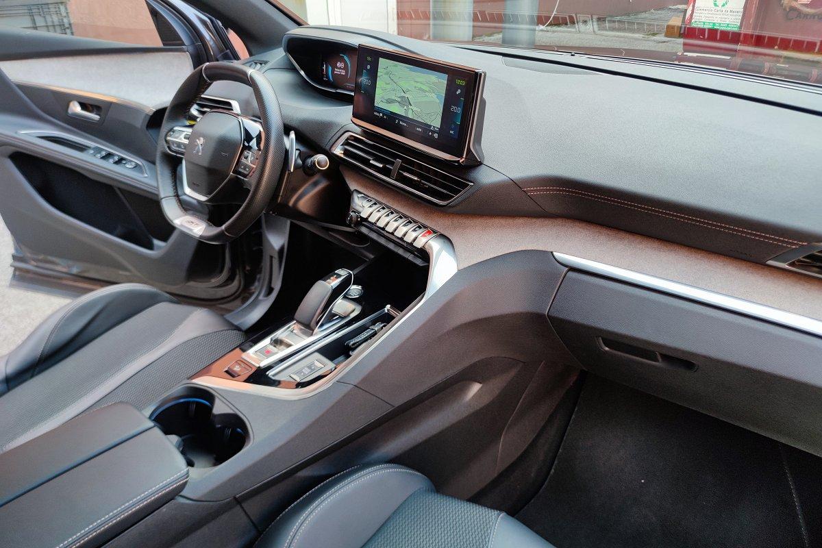 PEUGEOT 3008 Hybrid4 300 e-EAT8 GT Pack