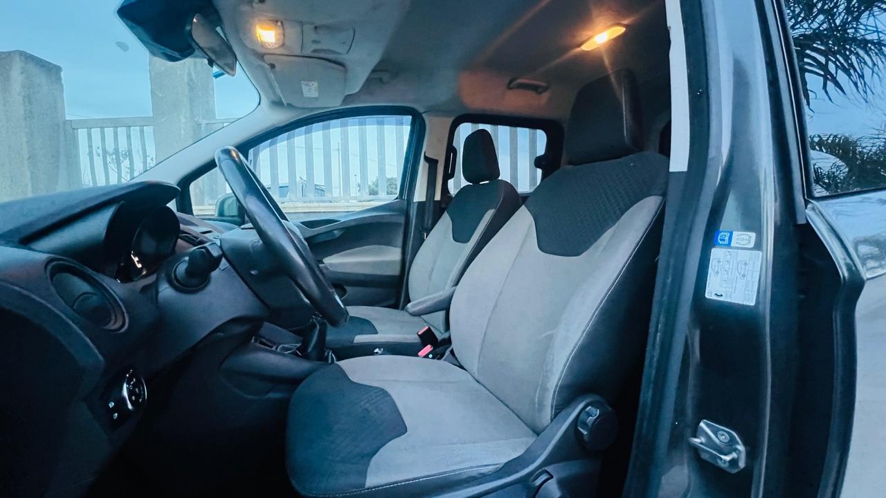 Ford Tourneo Courier 1.5 TDCI 95 CV Titanium