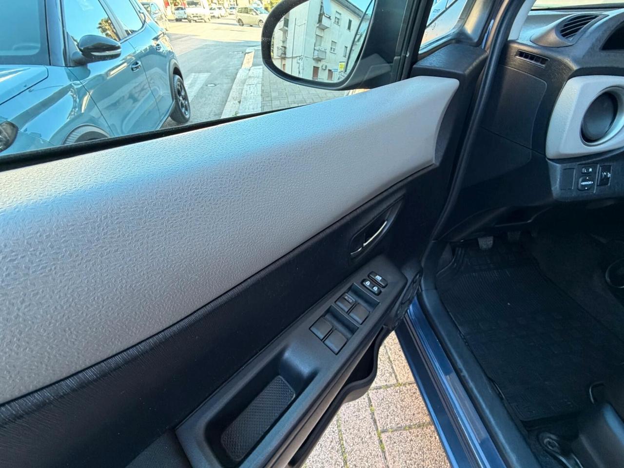 Toyota Yaris 1.4 D-4D 5 porte Lounge Tetto panoramico