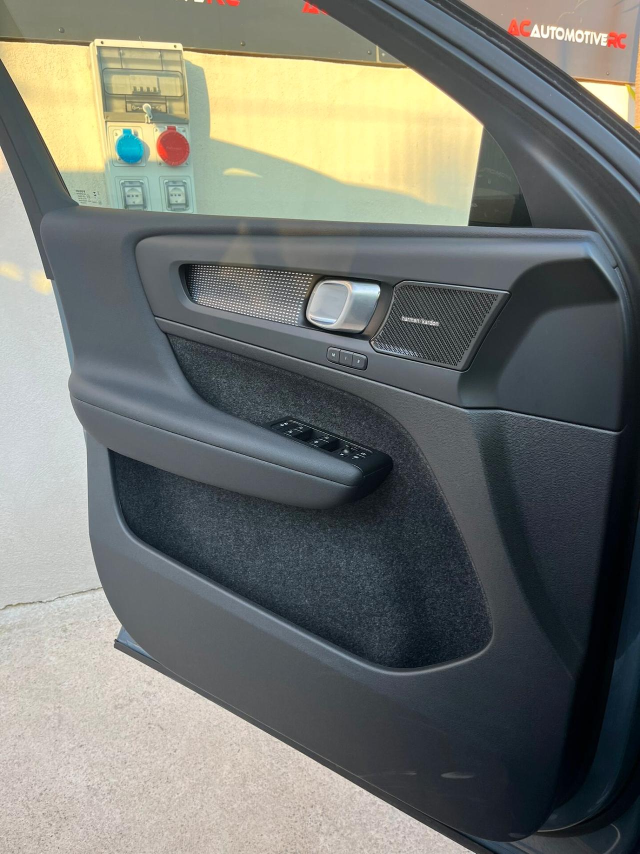 Volvo XC40 B3 automatico Plus Dark