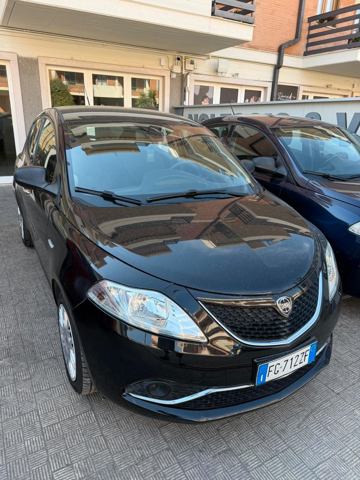 Lancia Ypsilon 1.2 69 CV 5 porte Platinum