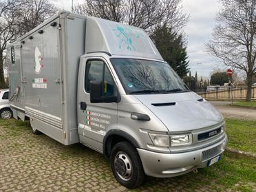 Iveco Daily 50 C11 trasporto per 3 cavalli patente B