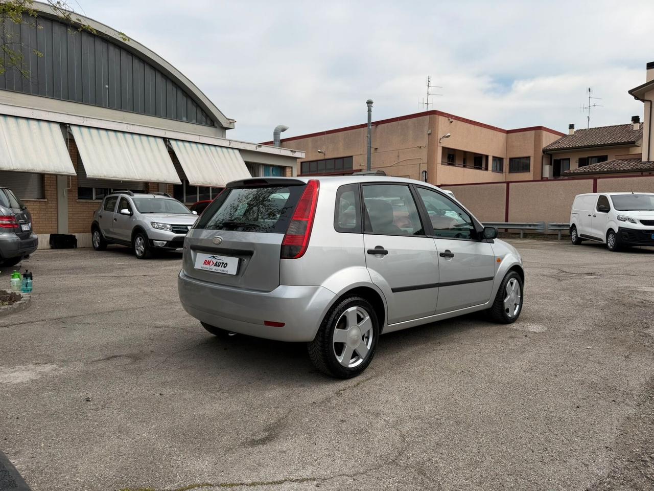 Ford Fiesta 1.4 16V 5p. Ghia