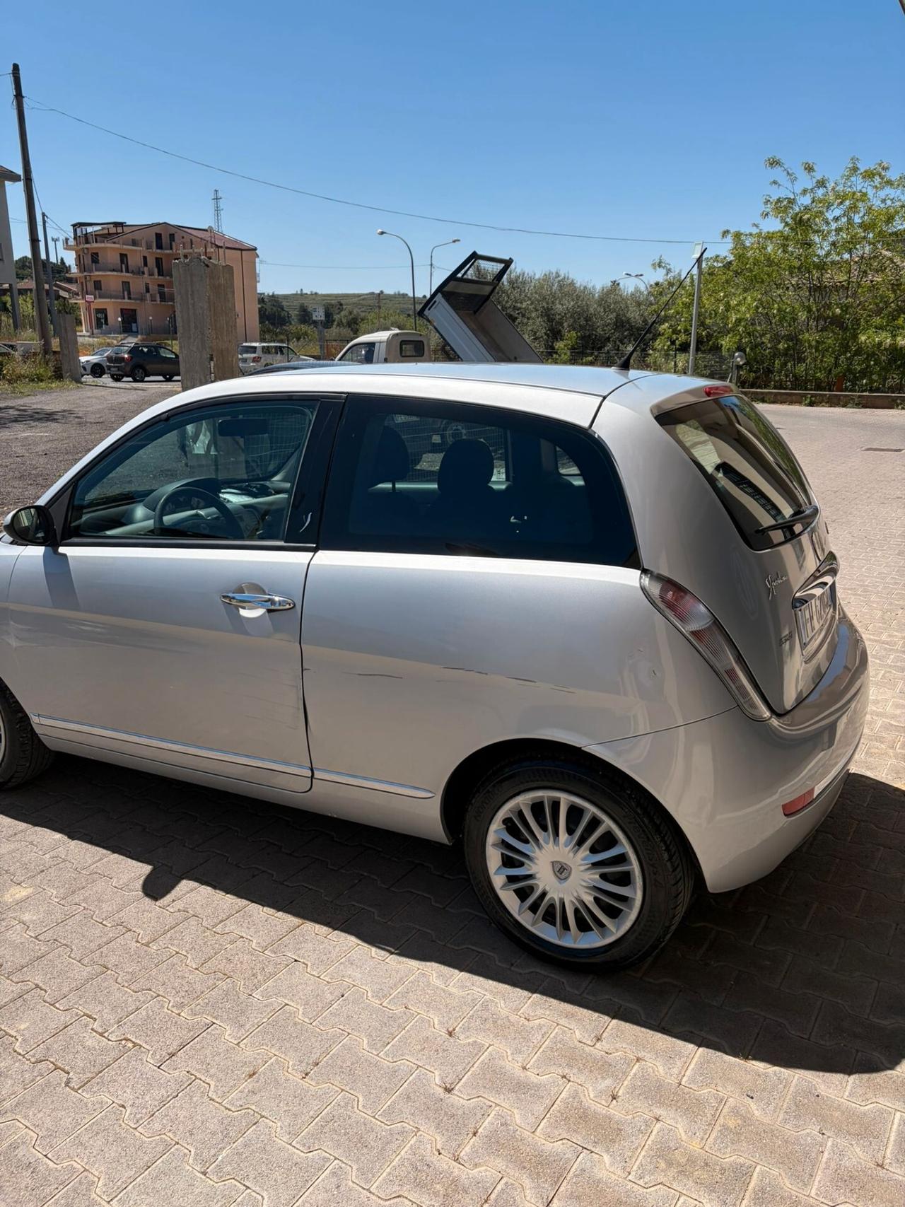 Lancia Ypsilon 1.3 MJT 90 CV Platino