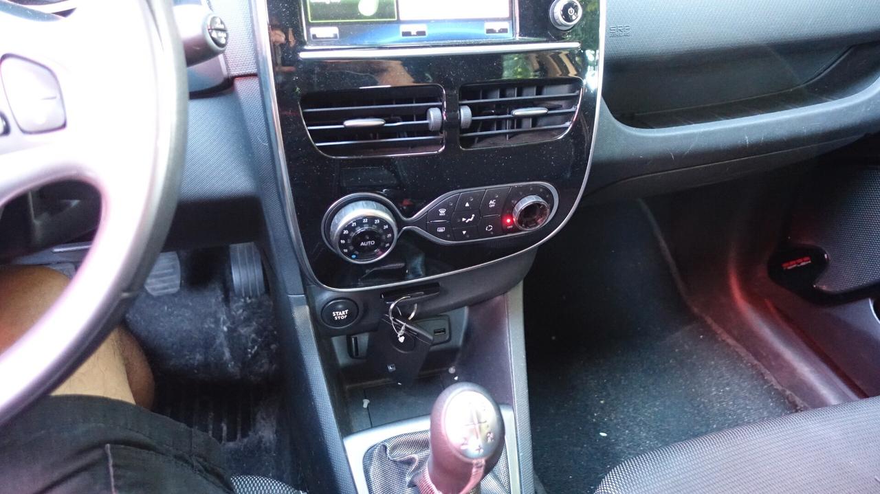 Renault Clio 1.2 75CV 5 porte Costume National NEO PATENTATO
