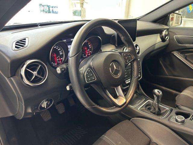 MERCEDES-BENZ GLA 200 Premium