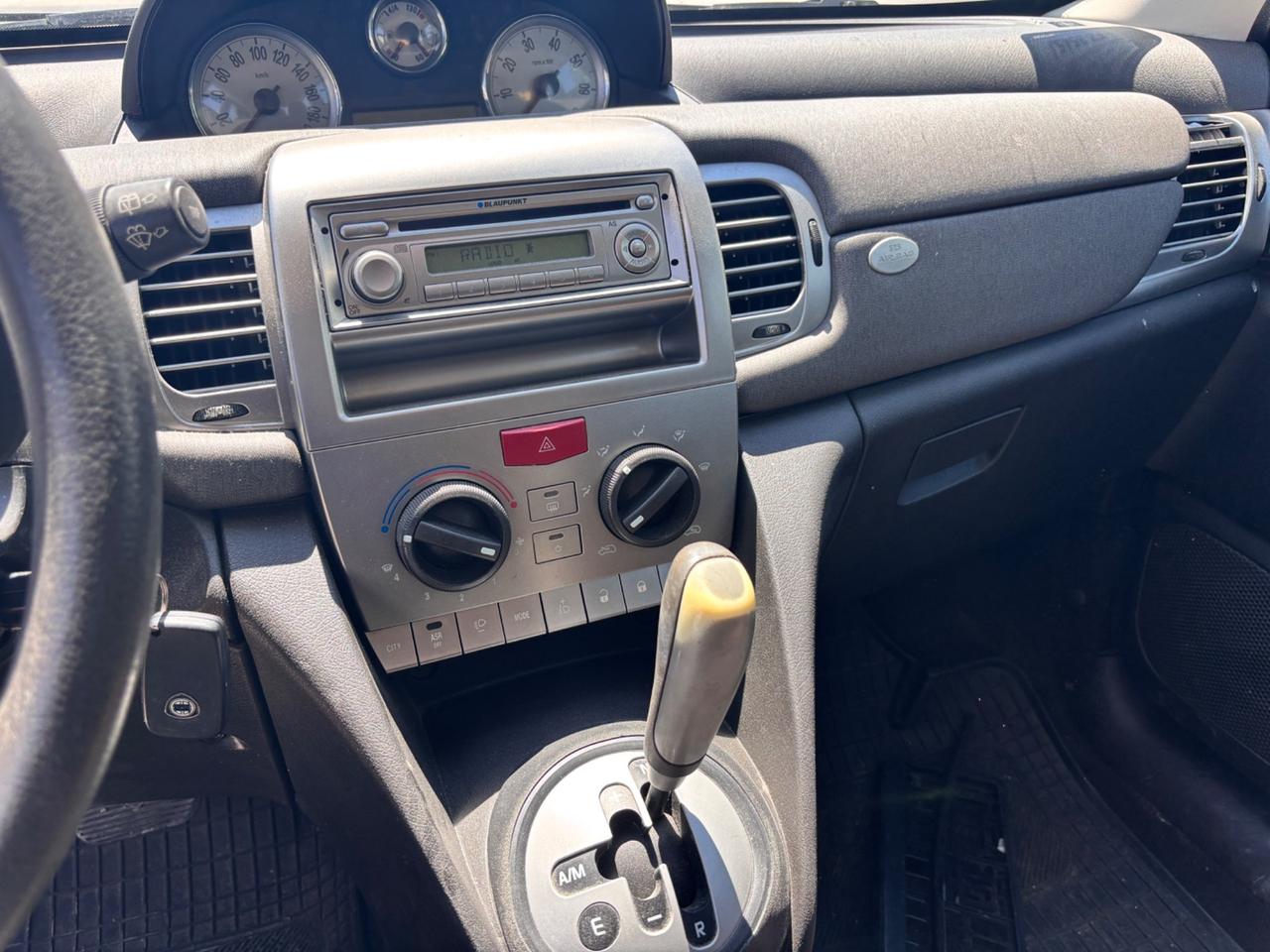 Lancia Ypsilon 1.4 Oro Giallo