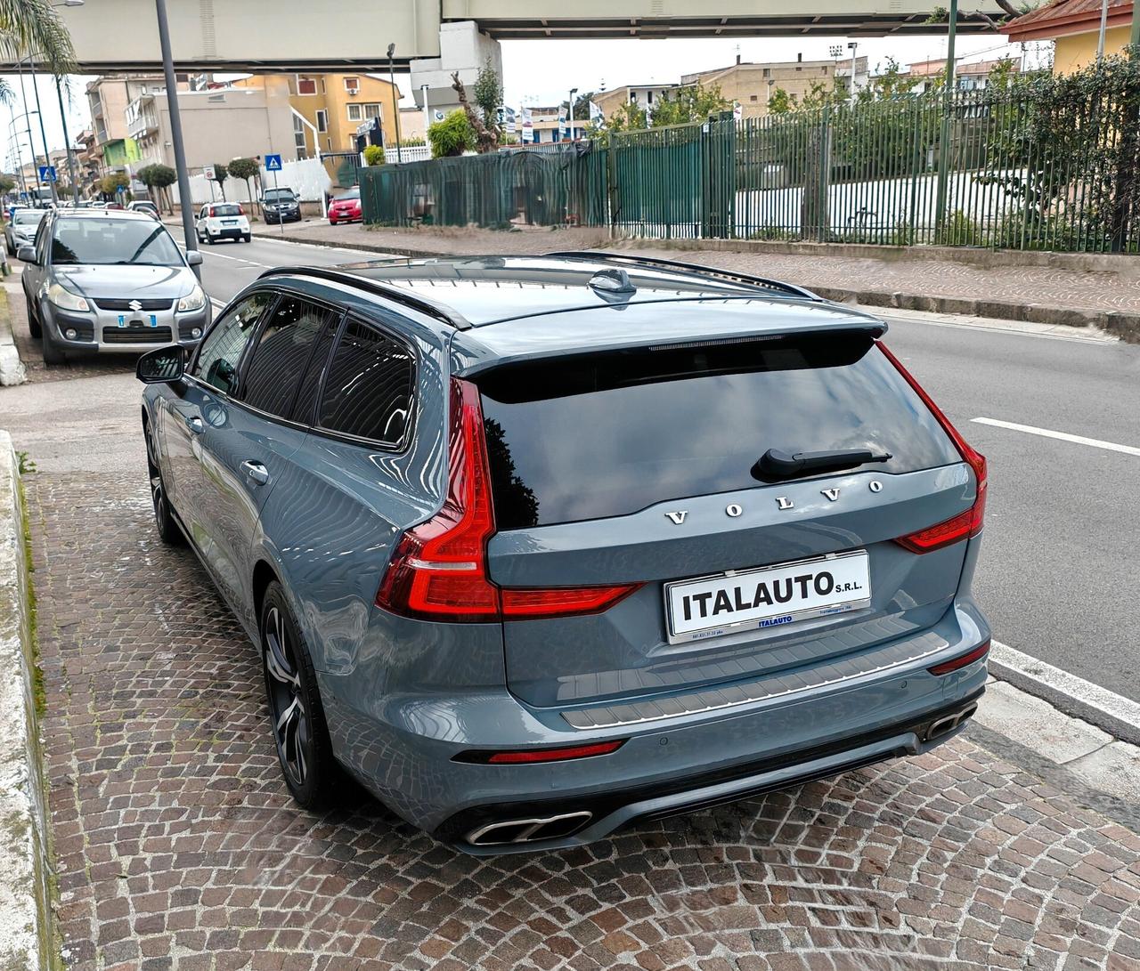 Volvo V60 T8 Recharge AWD Plug-in Hybrid R-design