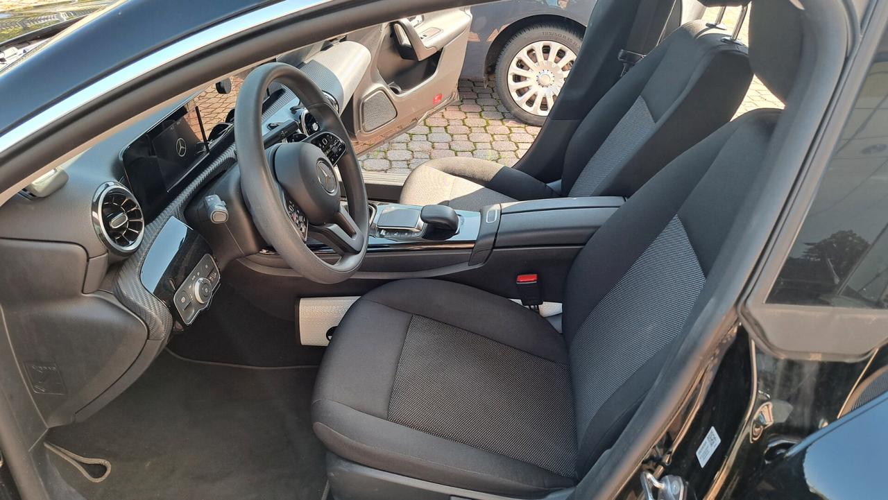 Mercedes-benz CLA 180 Automatic Shooting Brake Executive