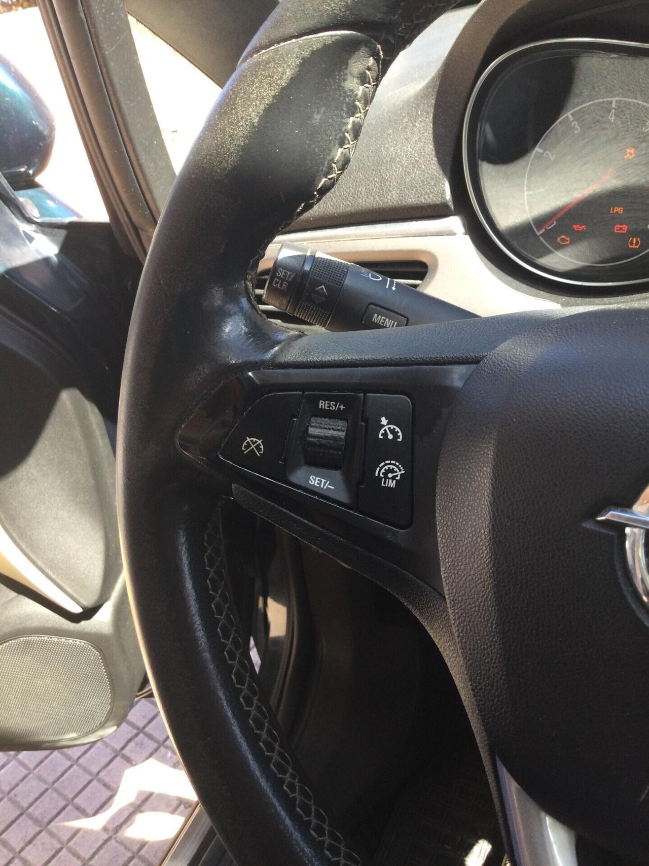 Opel Corsa 1.4 90CV GPL Tech 5 porte Cosmo